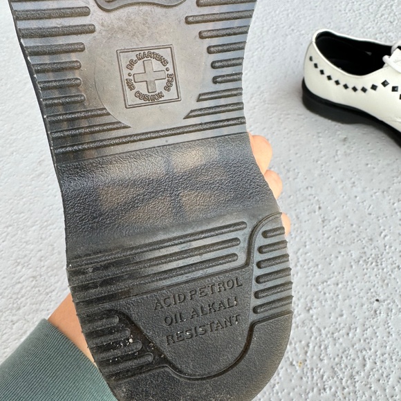 Dr. Martens Willis Stud LEATHER Shoes - Picture 6 of 6